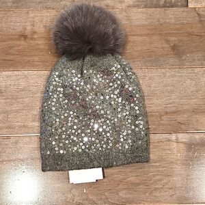Adrienne Landau gray fur top hat